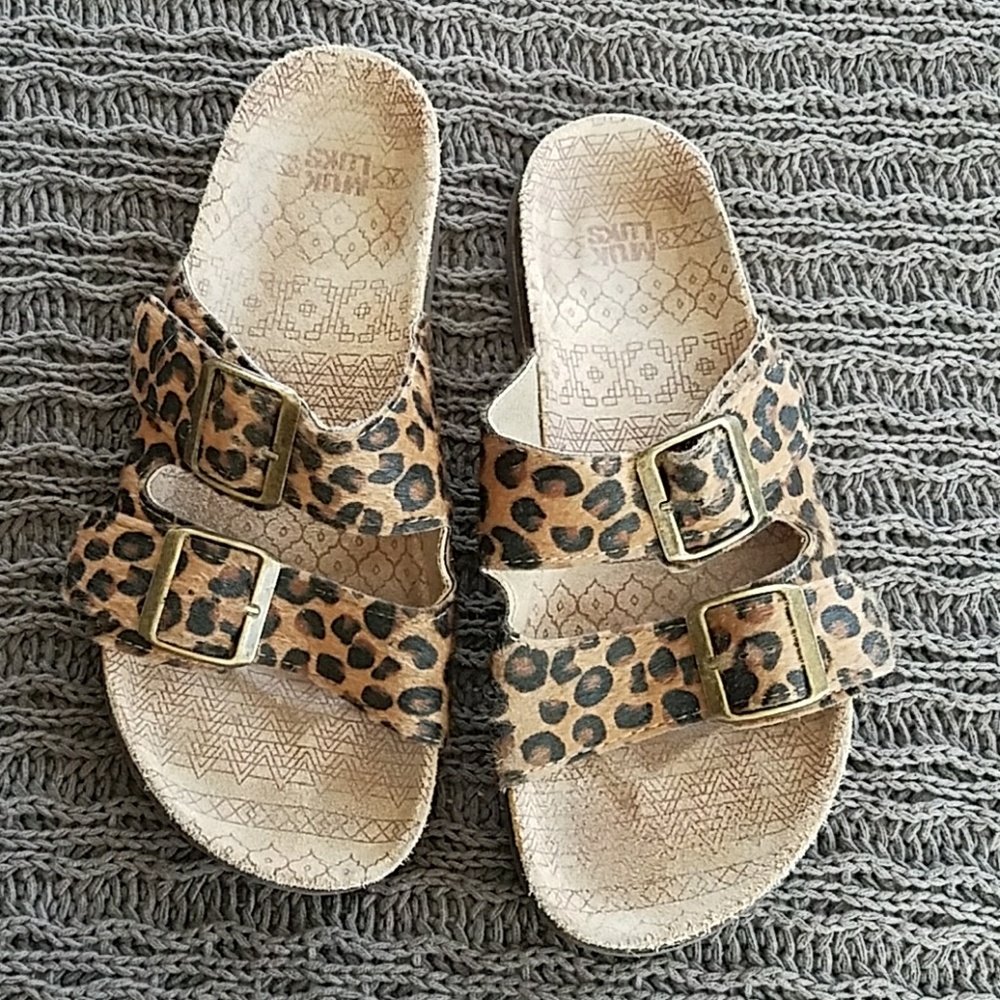 Leopard print Muk Luk Birkenstock-style sandals